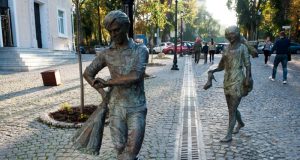 Sculpturile de pe strada pietonală din Chișinău au fost realizate de Pavel Ogreja