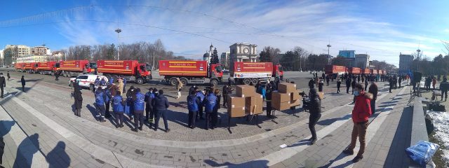 Convoiul cu ajutoare umanitare din România, necesare pentru combaterea COVID-19, întâmpinat la Chișinău